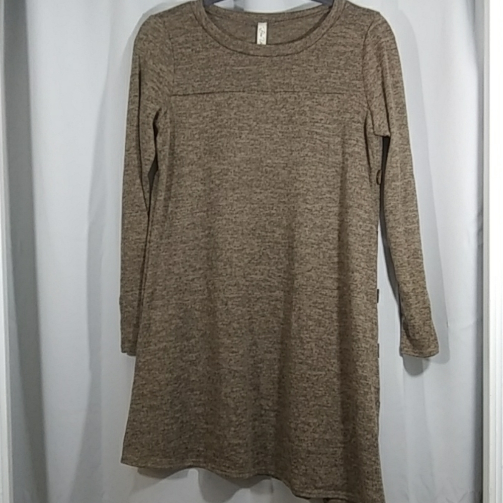 Beeuniq Assymetric tunic with coconut shell button